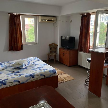 Quiet Garden Ground Floor Apartment Bucharest Luaran gambar
